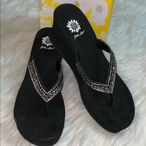 🛍5/$20 NWB Yellow Box Sandals